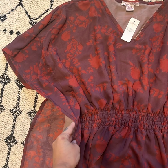 Cute maroon flowy floor length dress - Picture 3 of 3